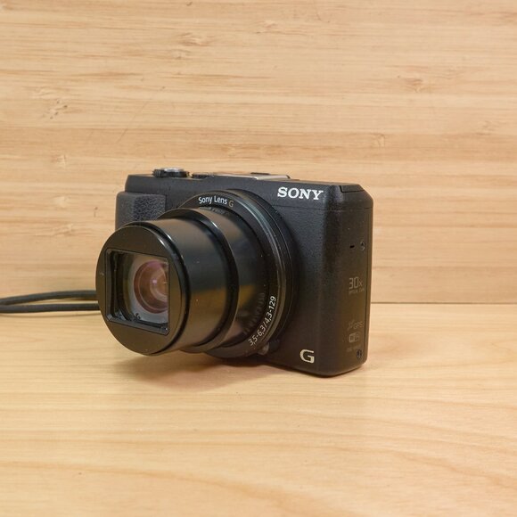 Sony DSC-HX60V 20.4 MP Digital Camera, Full HD Video, with 30x Optical Zoom - Picture 1 of 8